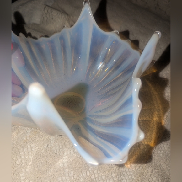 Fostoria Vintage Opalesent Blue and White Basket. - Picture 5 of 7